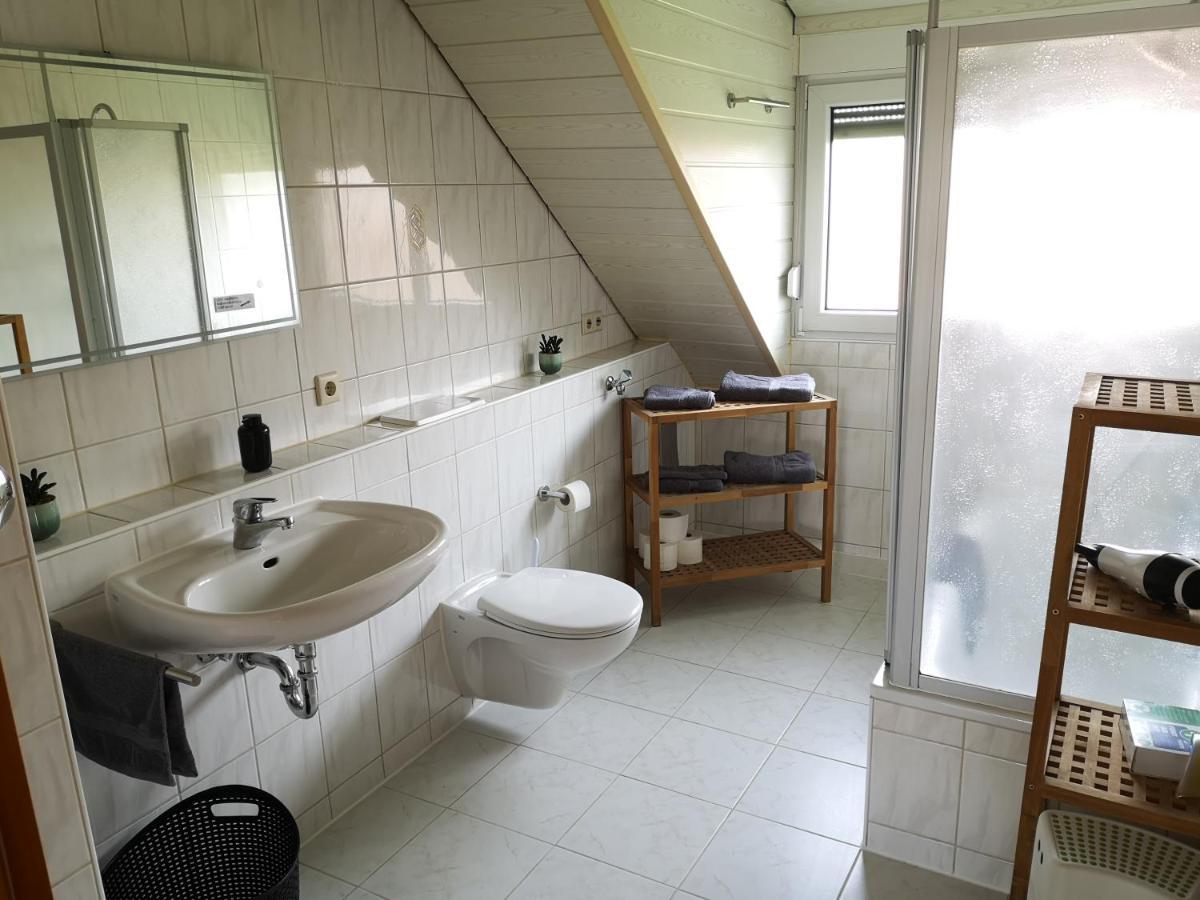Familienfreundliche Ferienwohnung Mit Wohlfuehlbalkon Und Kostenlosem Parkplatz Nahe Messe Und Bodensee Meckenbeuren Exteriör bild